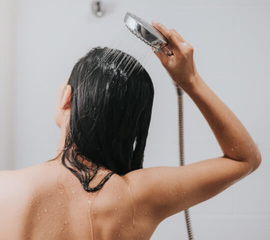 Hot vs Cold Water for Hair Washing: The Pros, Cons, and Benefits